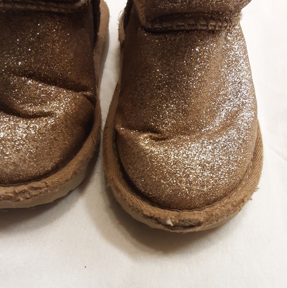 UGG - Picture 3 of 6